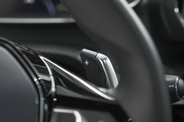 Peugeot 208 PureTech 130 EAT8 GT | Glazen Panoramadak | Camera | Navigatie