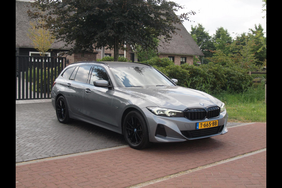 BMW 3 Serie Touring 320e | Camera | Trekhaak | Sfeerverlichting | Stoelmemory | Cruise Control |