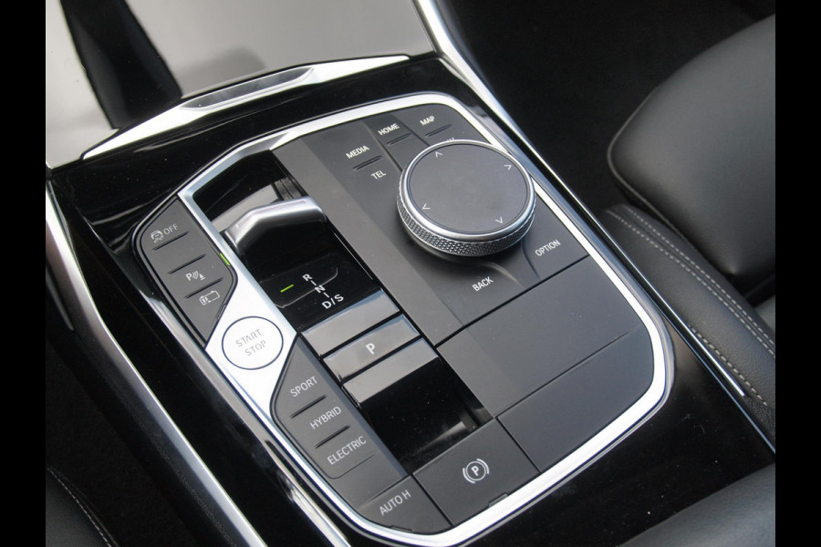 BMW 3 Serie Touring 320e | Camera | Trekhaak | Sfeerverlichting | Stoelmemory | Cruise Control |