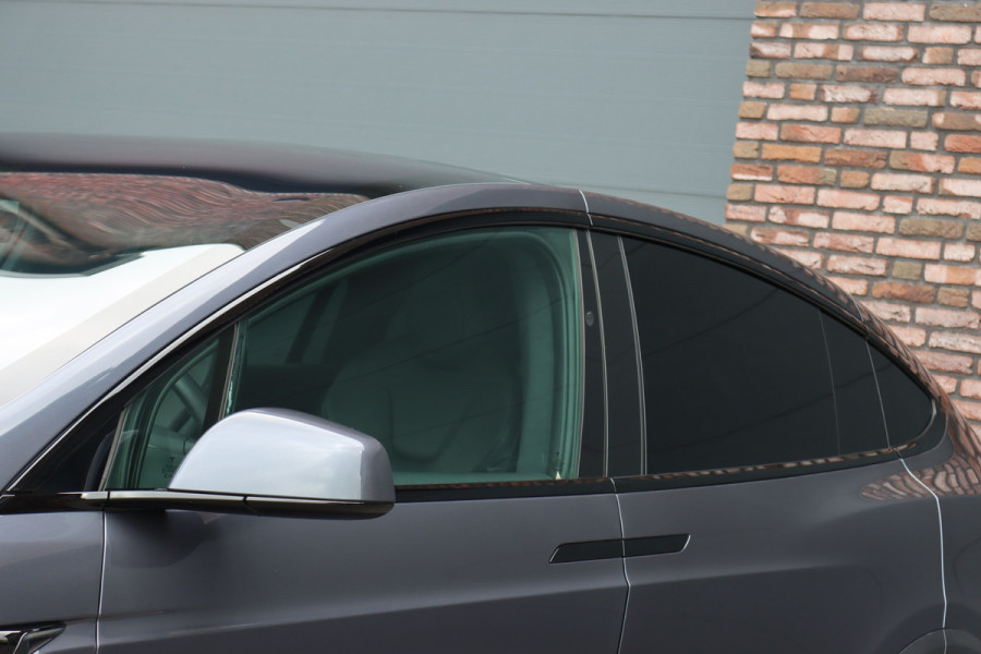 Tesla Model X Plaid AWD 6p. 100kWh | 1020pk | 71.500,- ex BTW | Luchtvering | Autopilot | Carbon | Trekhaak | Stoelventilatie | Leder | Sterrenhemel | Display Achter | Verwarmd Stuurwiel |