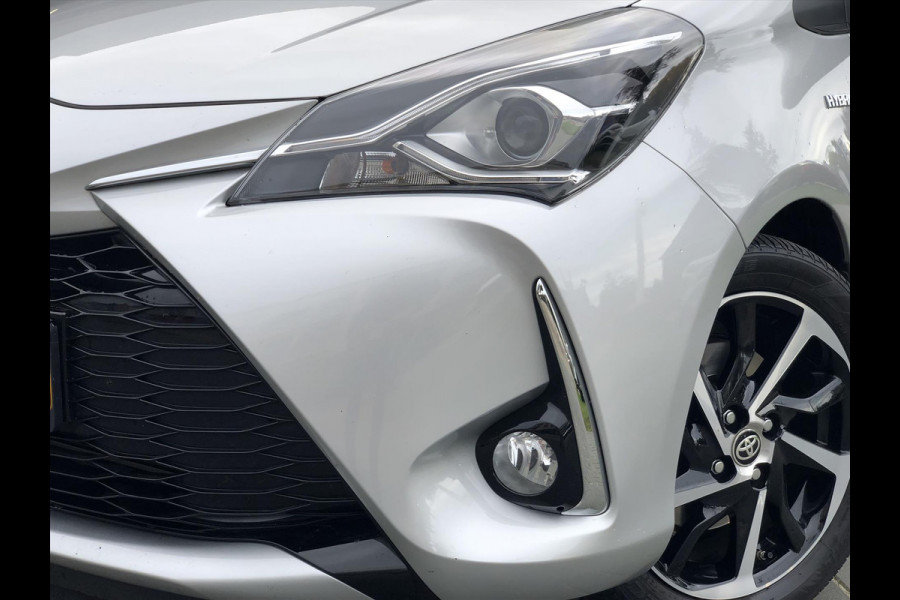 Toyota Yaris 1.5 Hybrid Executive | Trekhaak, Navigatie, Panoramadak, Leer/Alcantara, Armsteun, 16inch, Keyless, Meest Luxe!