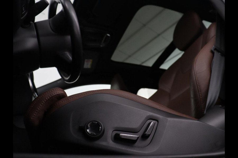 Volvo V60 2.0 B4 Inscription | Panoramadak | Trekhaak | Head-up | Harman/Kardon | Adaptive cuise | Carplay | Stuur/stoelverwarming | 360 camera | Climate control | Leder