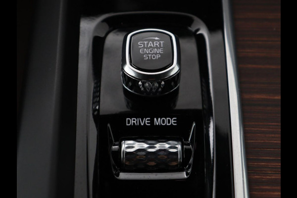 Volvo V60 2.0 B4 Inscription | Panoramadak | Trekhaak | Head-up | Harman/Kardon | Adaptive cuise | Carplay | Stuur/stoelverwarming | 360 camera | Climate control | Leder