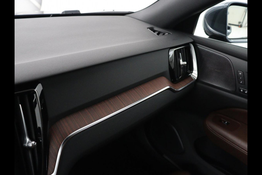 Volvo V60 2.0 B4 Inscription | Panoramadak | Trekhaak | Head-up | Harman/Kardon | Adaptive cuise | Carplay | Stuur/stoelverwarming | 360 camera | Climate control | Leder