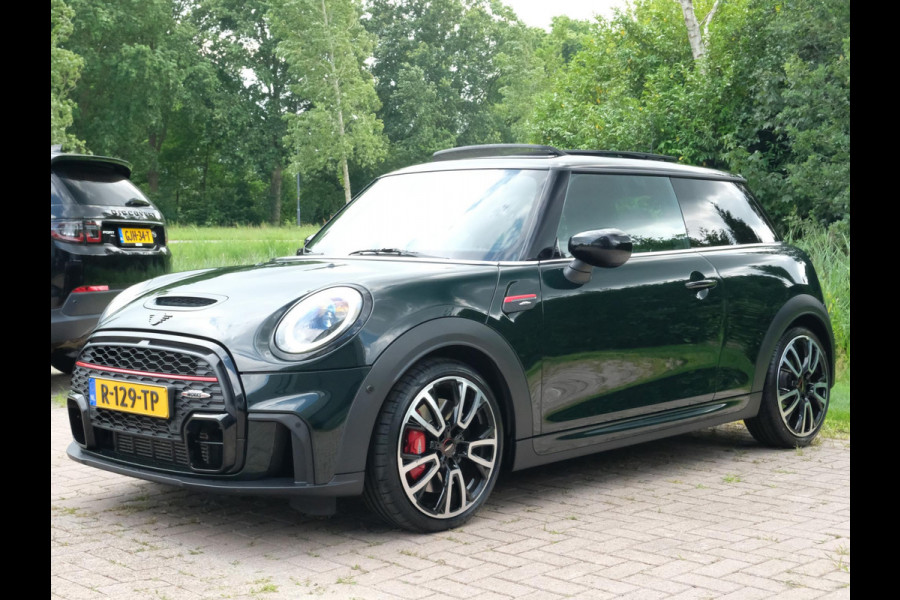 MINI 3-deurs 2.0 John Cooper Works Essential 231 PK | BTW |  Harman kardon | Leder | Panoramadak | Stuur & Stoelverwarming | Head-Up | Parkeersensoren | Full Options.