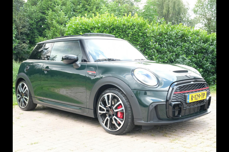 MINI 3-deurs 2.0 John Cooper Works Essential 231 PK | BTW |  Harman kardon | Leder | Panoramadak | Stuur & Stoelverwarming | Head-Up | Parkeersensoren | Full Options.