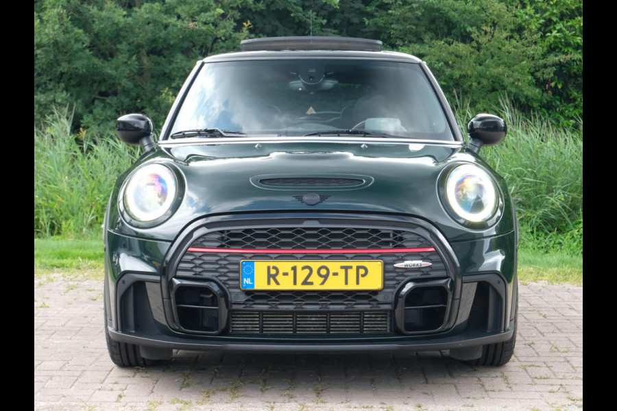 MINI 3-deurs 2.0 John Cooper Works Essential 231 PK | BTW |  Harman kardon | Leder | Panoramadak | Stuur & Stoelverwarming | Head-Up | Parkeersensoren | Full Options.