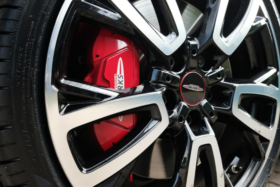 MINI 3-deurs 2.0 John Cooper Works Essential 231 PK | BTW |  Harman kardon | Leder | Panoramadak | Stuur & Stoelverwarming | Head-Up | Parkeersensoren | Full Options.