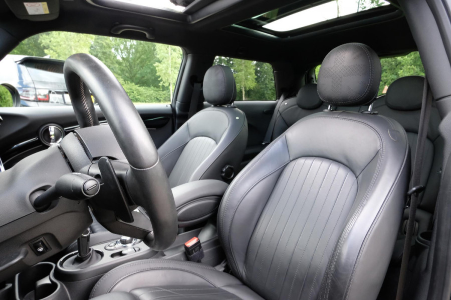 MINI 3-deurs 2.0 John Cooper Works Essential 231 PK | BTW |  Harman kardon | Leder | Panoramadak | Stuur & Stoelverwarming | Head-Up | Parkeersensoren | Full Options.