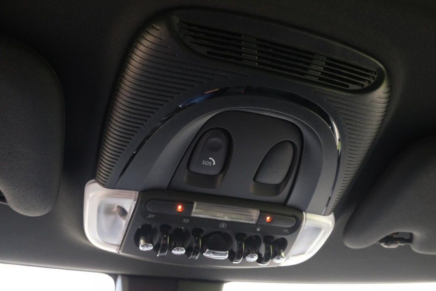 MINI 3-deurs 2.0 John Cooper Works Essential 231 PK | BTW |  Harman kardon | Leder | Panoramadak | Stuur & Stoelverwarming | Head-Up | Parkeersensoren | Full Options.