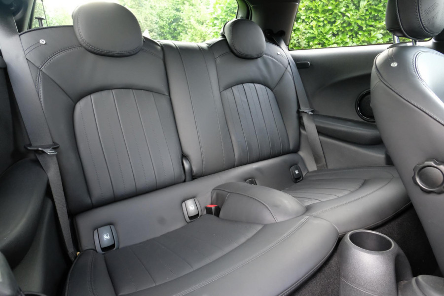 MINI 3-deurs 2.0 John Cooper Works Essential 231 PK | BTW |  Harman kardon | Leder | Panoramadak | Stuur & Stoelverwarming | Head-Up | Parkeersensoren | Full Options.