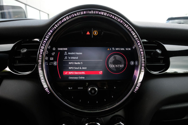 MINI 3-deurs 2.0 John Cooper Works Essential 231 PK | BTW |  Harman kardon | Leder | Panoramadak | Stuur & Stoelverwarming | Head-Up | Parkeersensoren | Full Options.