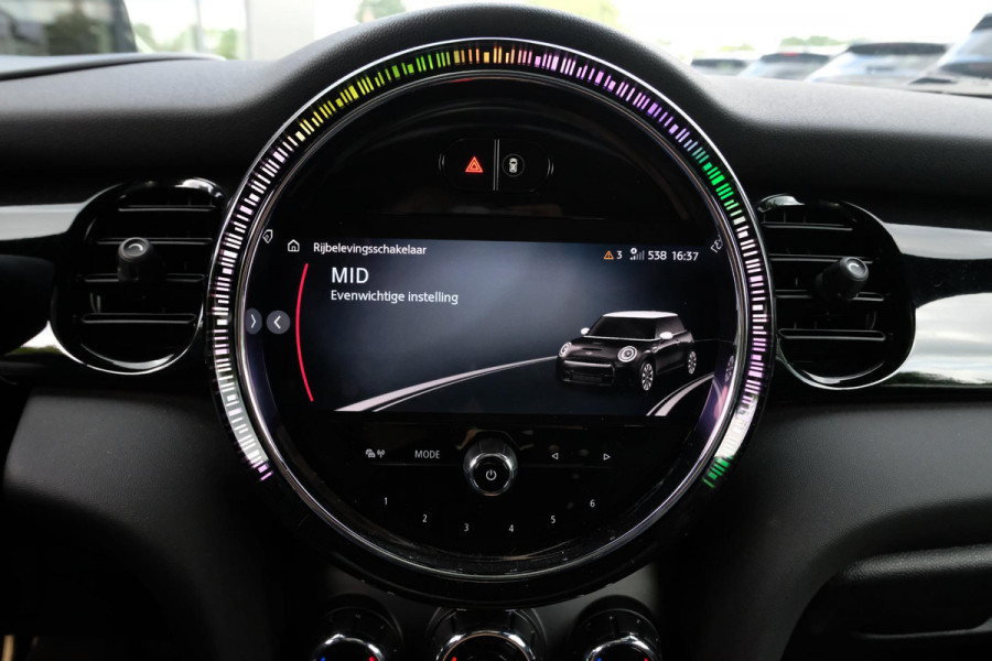 MINI 3-deurs 2.0 John Cooper Works Essential 231 PK | BTW |  Harman kardon | Leder | Panoramadak | Stuur & Stoelverwarming | Head-Up | Parkeersensoren | Full Options.