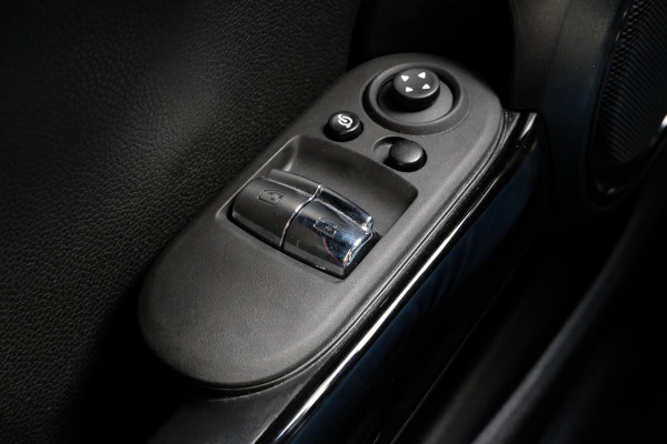 MINI 3-deurs 2.0 John Cooper Works Essential 231 PK | BTW |  Harman kardon | Leder | Panoramadak | Stuur & Stoelverwarming | Head-Up | Parkeersensoren | Full Options.