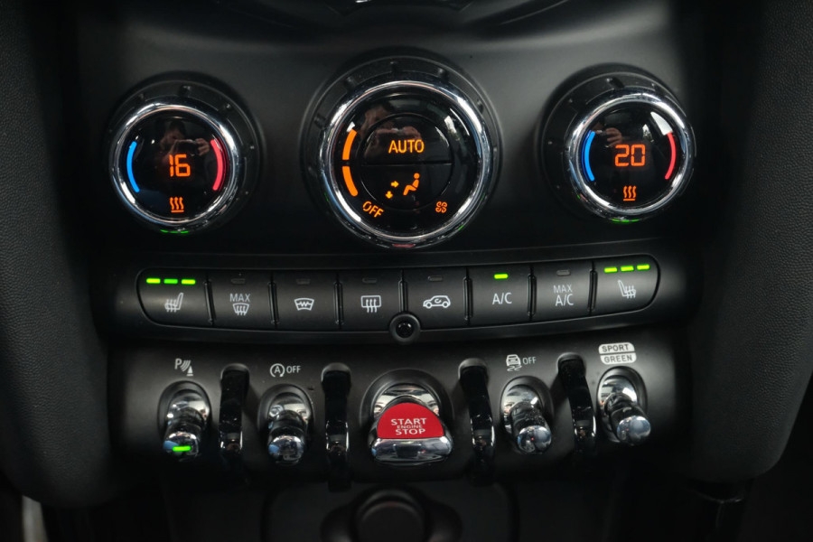 MINI 3-deurs 2.0 John Cooper Works Essential 231 PK | BTW |  Harman kardon | Leder | Panoramadak | Stuur & Stoelverwarming | Head-Up | Parkeersensoren | Full Options.