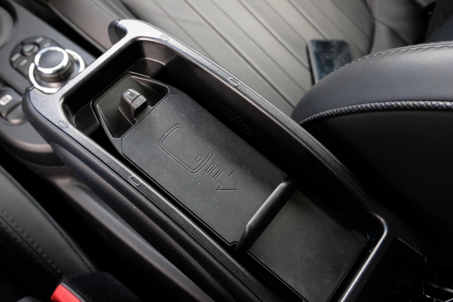 MINI 3-deurs 2.0 John Cooper Works Essential 231 PK | BTW |  Harman kardon | Leder | Panoramadak | Stuur & Stoelverwarming | Head-Up | Parkeersensoren | Full Options.