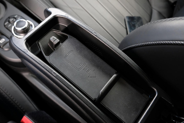 MINI 3-deurs 2.0 John Cooper Works Essential 231 PK | BTW |  Harman kardon | Leder | Panoramadak | Stuur & Stoelverwarming | Head-Up | Parkeersensoren | Full Options.