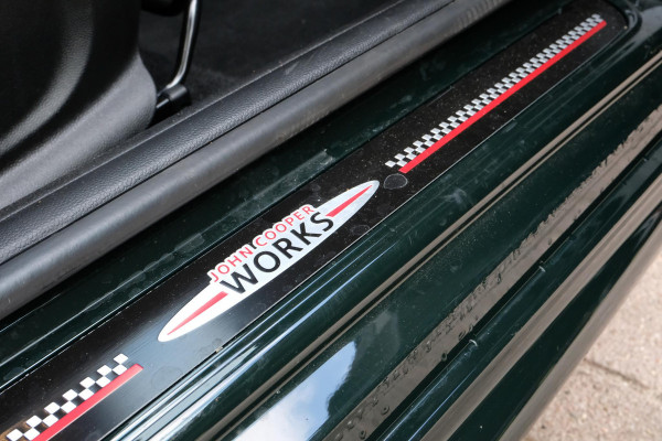 MINI 3-deurs 2.0 John Cooper Works Essential 231 PK | BTW |  Harman kardon | Leder | Panoramadak | Stuur & Stoelverwarming | Head-Up | Parkeersensoren | Full Options.