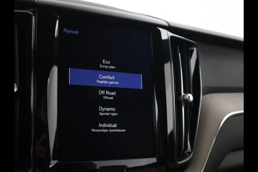 Volvo XC60 2.0 D4 AWD 190 PK INSCRIPTION + WEGKL. TREKHAAK | PANORAMA | CAMERA | STOELVERW. | CARPLAY