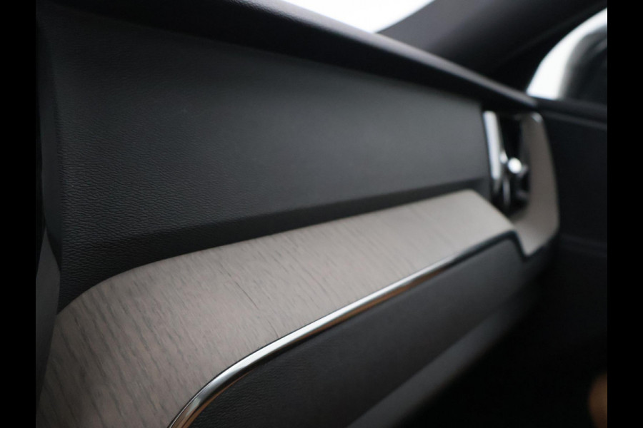 Volvo XC60 2.0 D4 AWD 190 PK INSCRIPTION + WEGKL. TREKHAAK | PANORAMA | CAMERA | STOELVERW. | CARPLAY