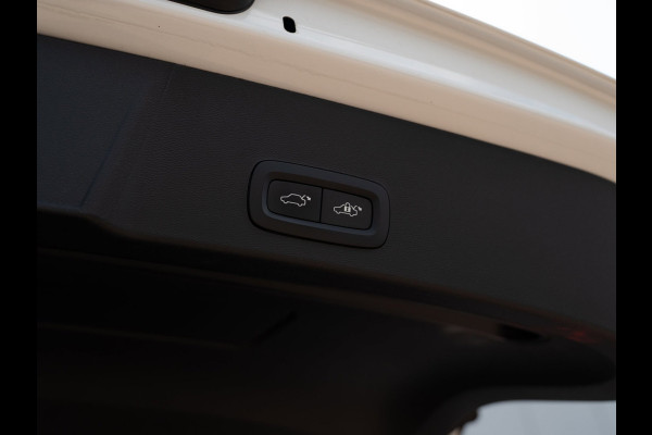 Volvo XC40 1.5 T5 Plug-in hybrid Ultimate Dark | Pano | H/K Sound | Surround View | BTW