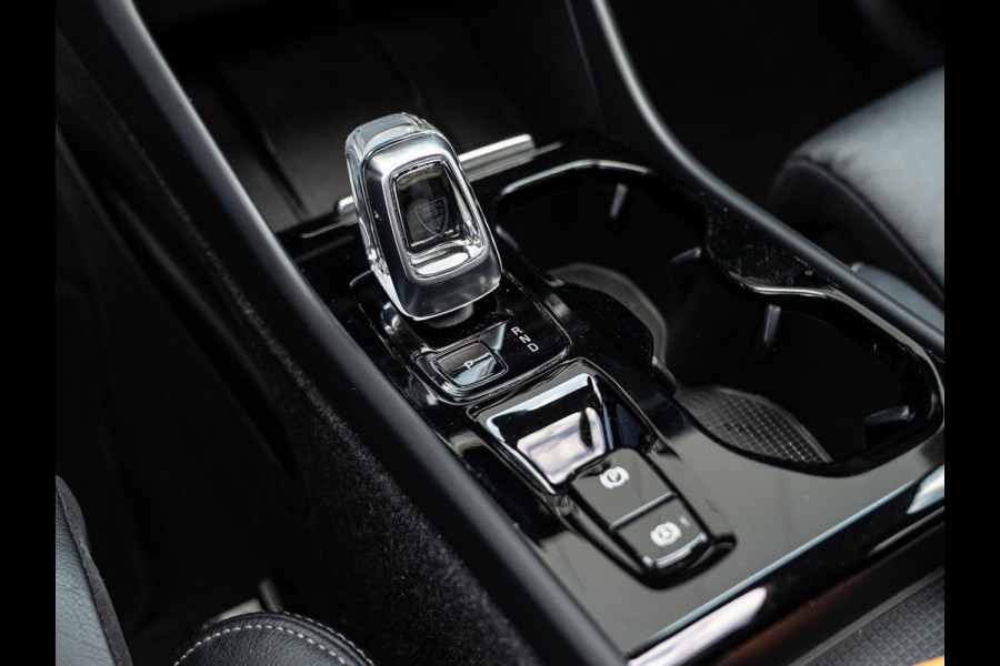 Volvo XC40 1.5 T5 Plug-in hybrid Ultimate Dark | Pano | H/K Sound | Surround View | BTW