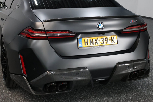 BMW 5 Serie M5 1000+PK BTW/AKRAPOVIC/FULL PPF XPEL/KERAMISCH/CARBON M-PERFORMANCE/EVENTURI/B&W/PANO/HUD/F.GARANTIE