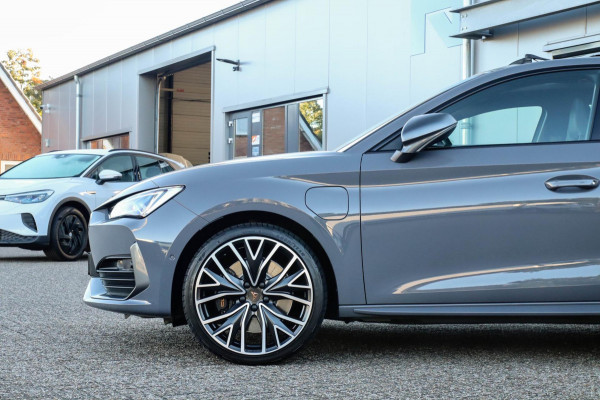 CUPRA Leon 1.4 e-Hybrid VZ Copper Edition 245pk DSG! 1e|Panoramadak|Virtual Cockpit|LED Matrix|Kuipstoelen elektrisch|NAVI|Camera