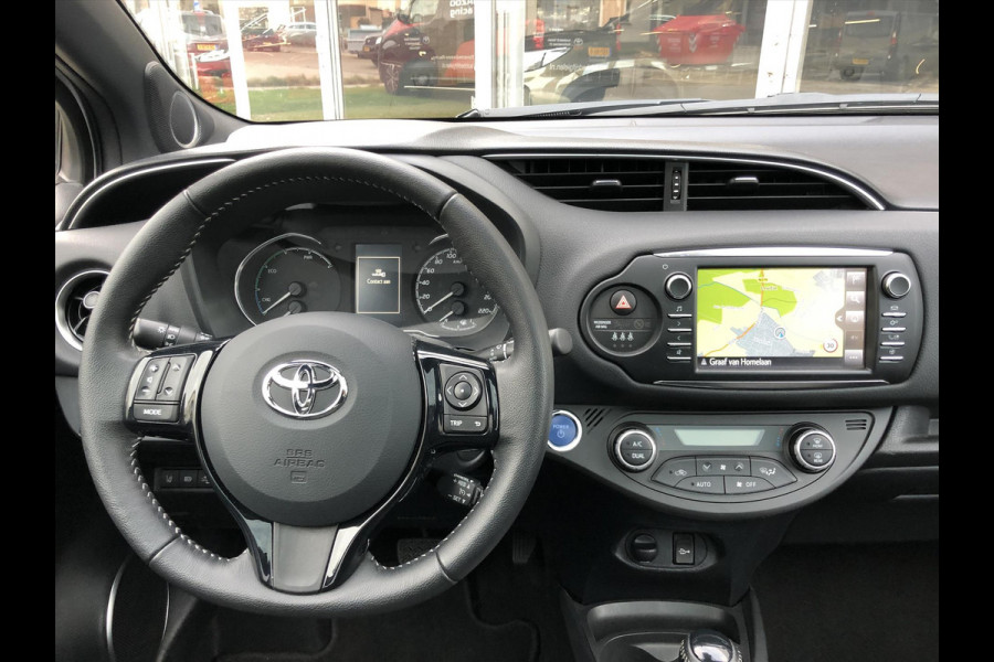 Toyota Yaris 1.5 Hybrid Executive | Trekhaak, Navigatie, Panoramadak, Leer/Alcantara, Armsteun, 16inch, Keyless, Meest Luxe!
