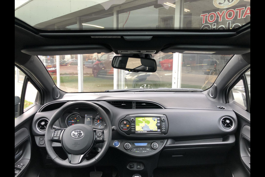 Toyota Yaris 1.5 Hybrid Executive | Trekhaak, Navigatie, Panoramadak, Leer/Alcantara, Armsteun, 16inch, Keyless, Meest Luxe!