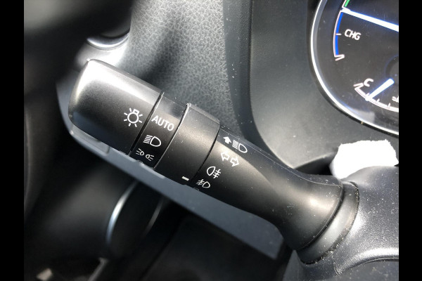 Toyota Yaris 1.5 Hybrid Executive | Trekhaak, Navigatie, Panoramadak, Leer/Alcantara, Armsteun, 16inch, Keyless, Meest Luxe!