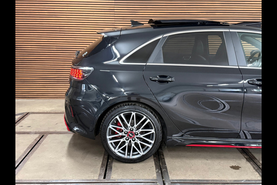 Kia Ceed 1.6 T-GDi GT 204pk | Facelift | VOL! | Pano | LED | Virtual | JBL | ACC | BCA | LFA | Wireless Charg | CarPlay