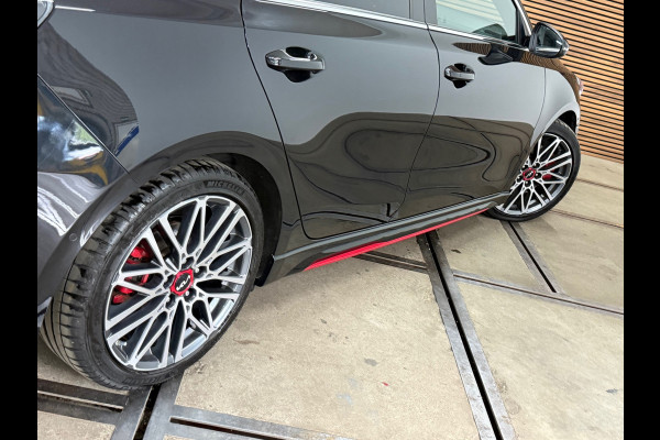 Kia Ceed 1.6 T-GDi GT 204pk | Facelift | VOL! | Pano | LED | Virtual | JBL | ACC | BCA | LFA | Wireless Charg | CarPlay