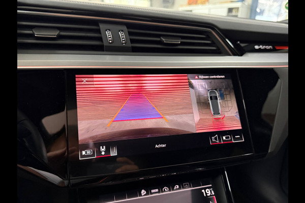 Audi e-tron E-tron 50 quattro S Black Edition 71 kWh | Panoramadak | Virtual Mirrors|360° Camera|Leder|Trekhaak | Memory | 21 Inch