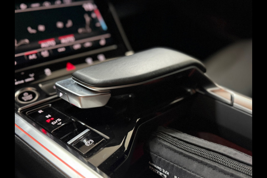 Audi e-tron E-tron 50 quattro S Black Edition 71 kWh | Panoramadak | Virtual Mirrors|360° Camera|Leder|Trekhaak | Memory | 21 Inch