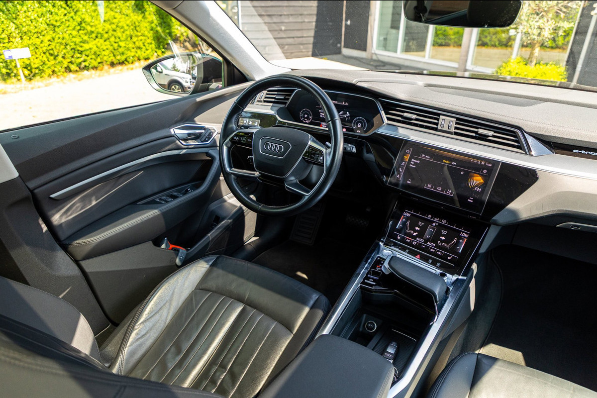 Audi e-tron E-tron 50 quattro S Line 71 kWh Soh 95% I S Line I Panoramadak I 22" I Adaptive Cruise I Luchtvering I CarPlay