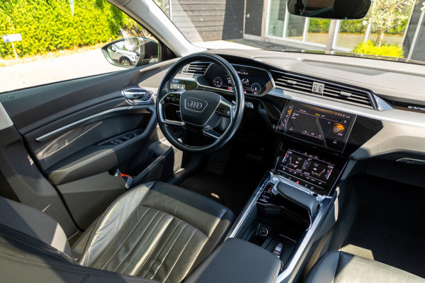Audi e-tron E-tron 50 quattro S Line 71 kWh Soh 95% I S Line I Panoramadak I 22" I Adaptive Cruise I Luchtvering I CarPlay