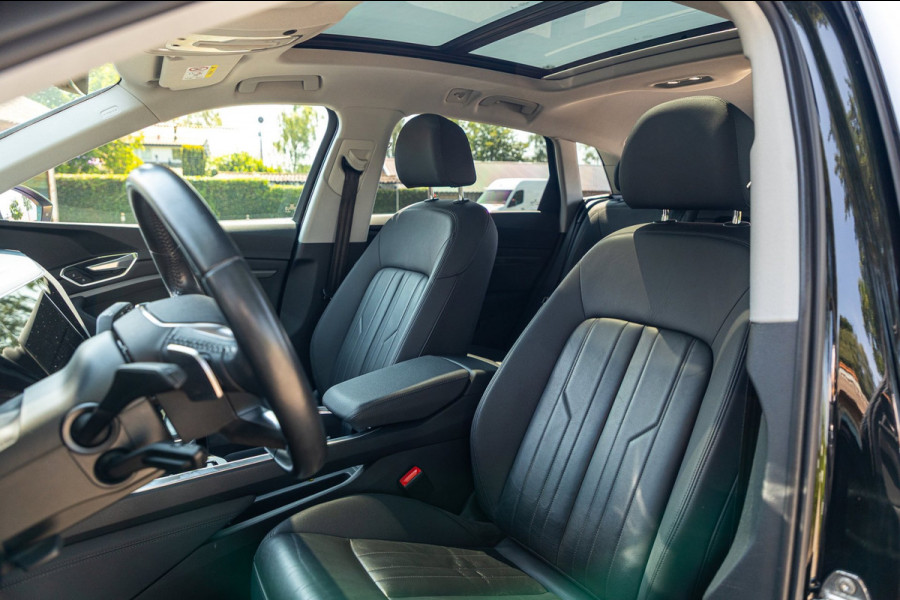 Audi e-tron E-tron 50 quattro S Line 71 kWh Soh 95% I S Line I Panoramadak I 22" I Adaptive Cruise I Luchtvering I CarPlay