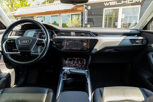 Audi e-tron E-tron 50 quattro S Line 71 kWh Soh 95% I S Line I Panoramadak I 22" I Adaptive Cruise I Luchtvering I CarPlay