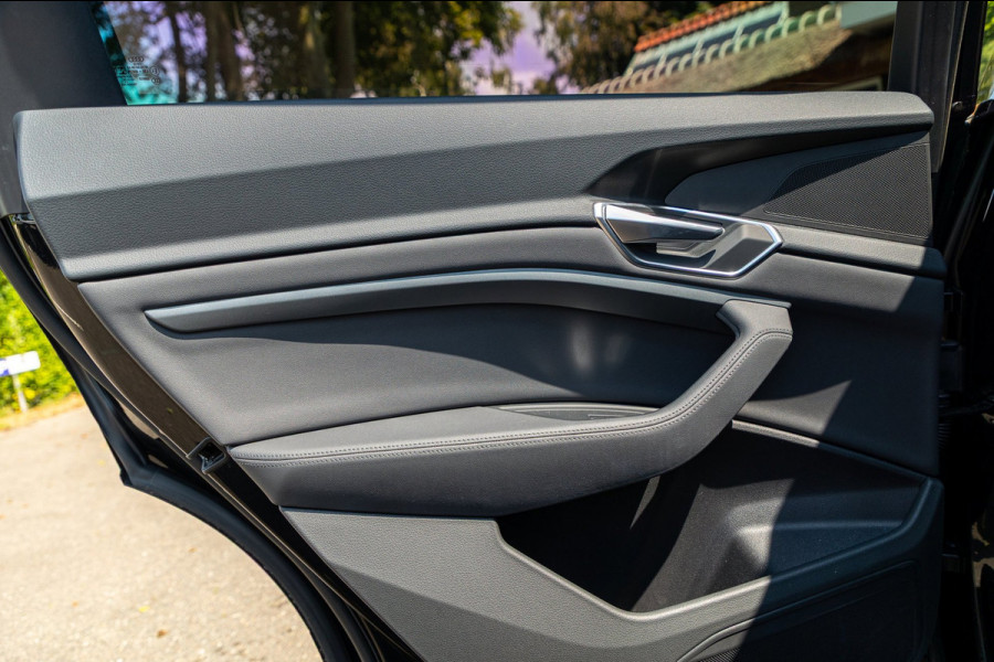 Audi e-tron E-tron 50 quattro S Line 71 kWh Soh 95% I S Line I Panoramadak I 22" I Adaptive Cruise I Luchtvering I CarPlay