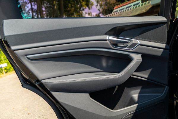 Audi e-tron E-tron 50 quattro S Line 71 kWh Soh 95% I S Line I Panoramadak I 22" I Adaptive Cruise I Luchtvering I CarPlay