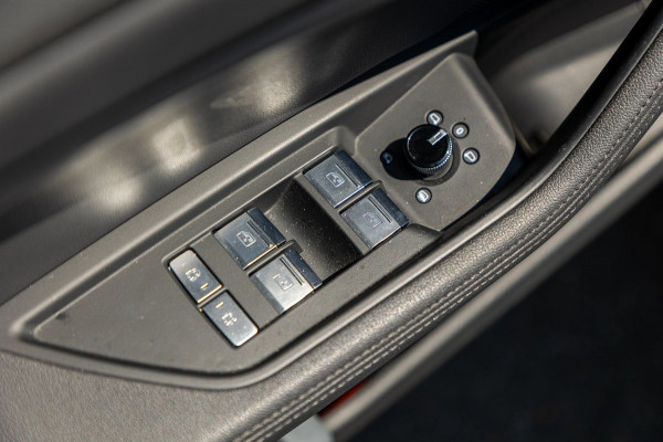 Audi e-tron E-tron 50 quattro S Line 71 kWh Soh 95% I S Line I Panoramadak I 22" I Adaptive Cruise I Luchtvering I CarPlay