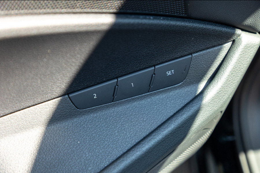 Audi e-tron E-tron 50 quattro S Line 71 kWh Soh 95% I S Line I Panoramadak I 22" I Adaptive Cruise I Luchtvering I CarPlay