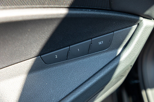 Audi e-tron E-tron 50 quattro S Line 71 kWh Soh 95% I S Line I Panoramadak I 22" I Adaptive Cruise I Luchtvering I CarPlay