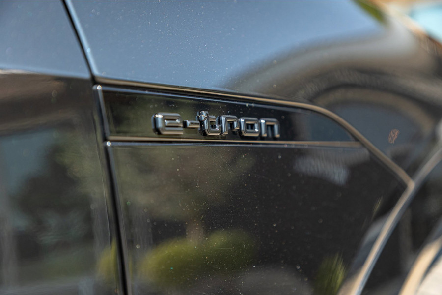 Audi e-tron E-tron 50 quattro S Line 71 kWh Soh 95% I S Line I Panoramadak I 22" I Adaptive Cruise I Luchtvering I CarPlay