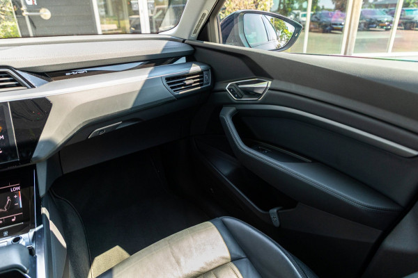 Audi e-tron E-tron 50 quattro S Line 71 kWh Soh 95% I S Line I Panoramadak I 22" I Adaptive Cruise I Luchtvering I CarPlay
