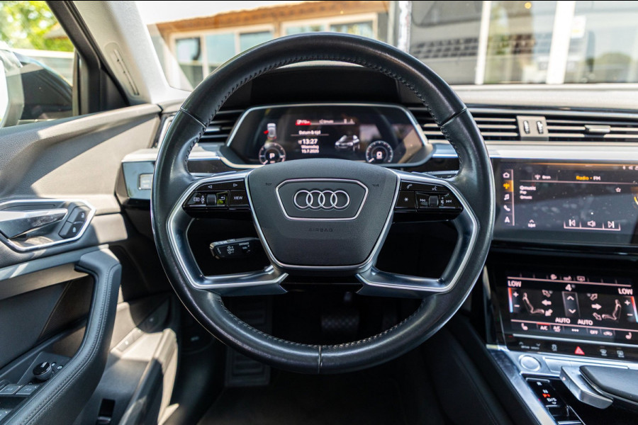 Audi e-tron E-tron 50 quattro S Line 71 kWh Soh 95% I S Line I Panoramadak I 22" I Adaptive Cruise I Luchtvering I CarPlay