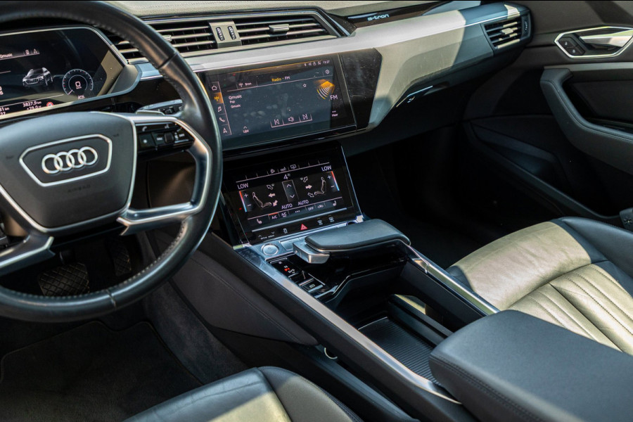 Audi e-tron E-tron 50 quattro S Line 71 kWh Soh 95% I S Line I Panoramadak I 22" I Adaptive Cruise I Luchtvering I CarPlay