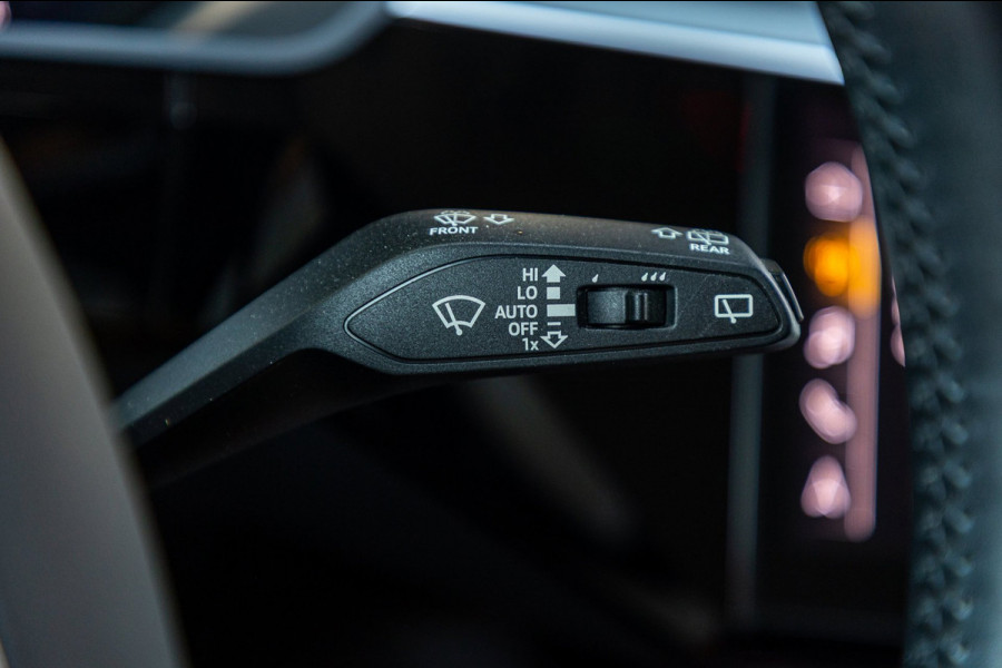 Audi e-tron E-tron 50 quattro S Line 71 kWh Soh 95% I S Line I Panoramadak I 22" I Adaptive Cruise I Luchtvering I CarPlay
