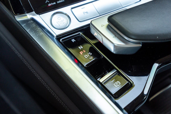 Audi e-tron E-tron 50 quattro S Line 71 kWh Soh 95% I S Line I Panoramadak I 22" I Adaptive Cruise I Luchtvering I CarPlay